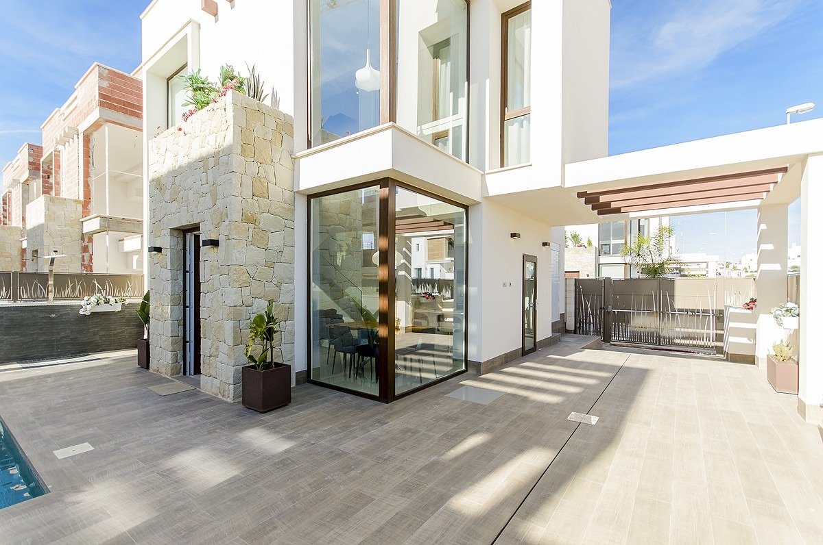 VILLA DE OBRA NUEVA EN PLAYA HONDA