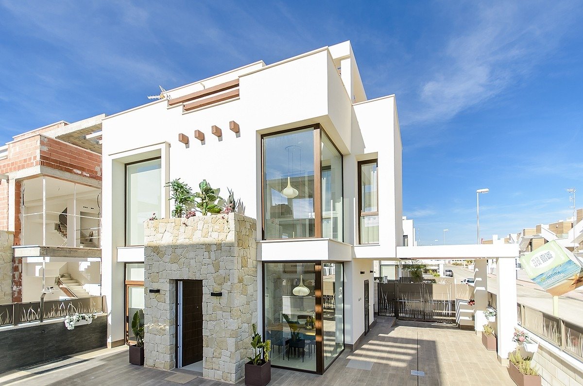 VILLA DE OBRA NUEVA EN PLAYA HONDA