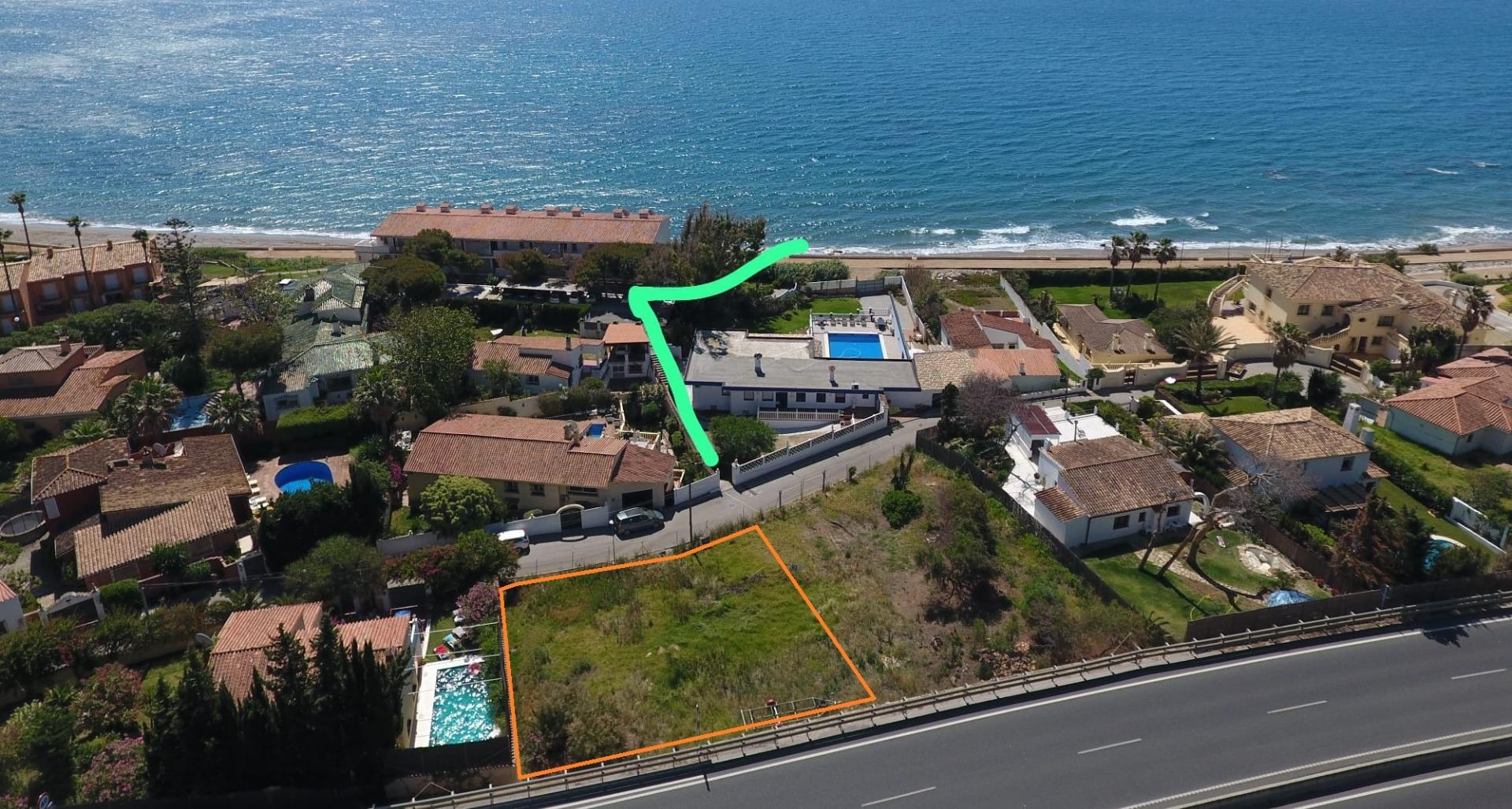 Magnífica Oportunidad de inversión! Parcela edificable frente al mar