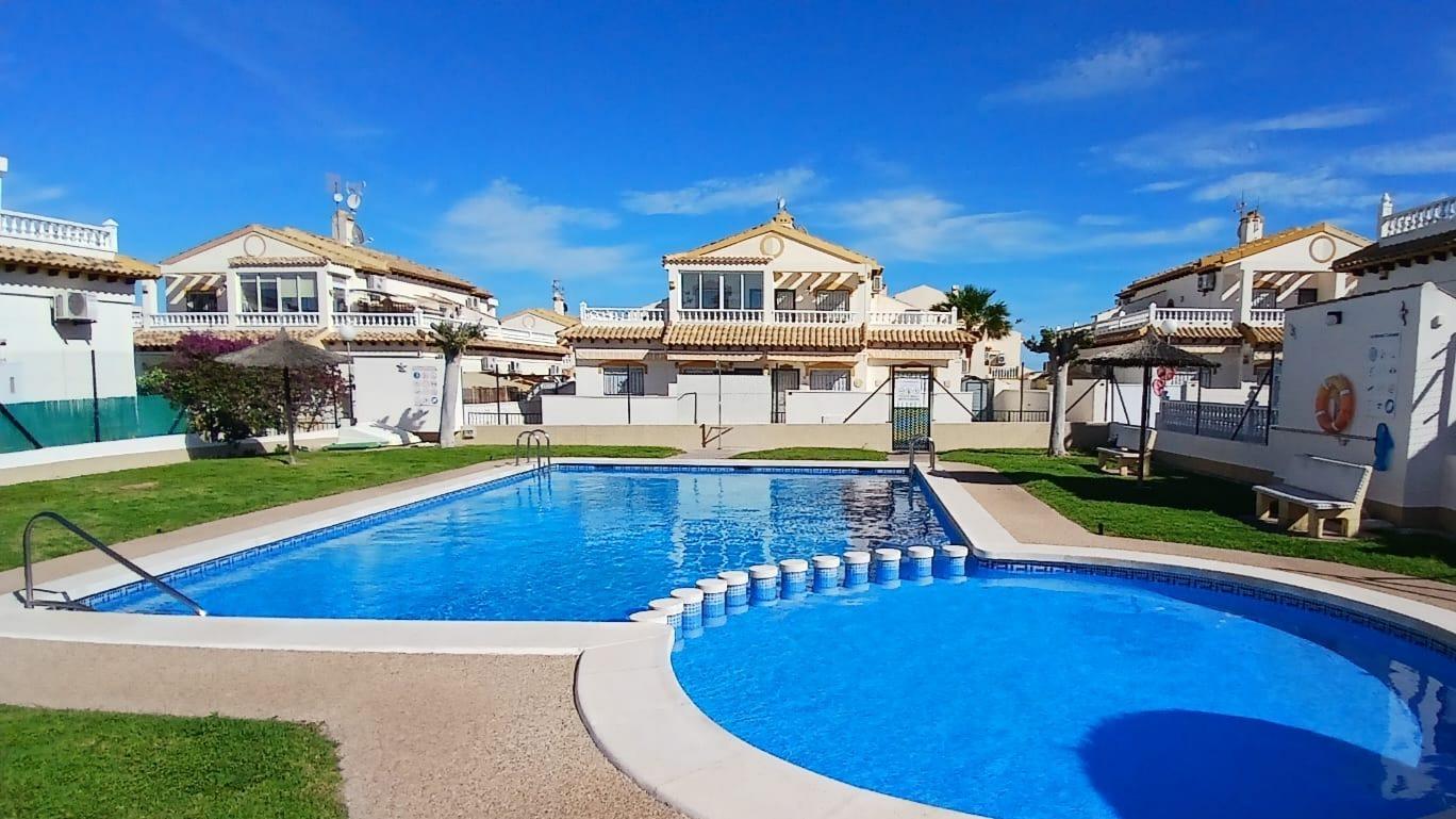 Hermosa vivienda reformada completamente y ubicada en zona privilegiada de Orihuela Costa.