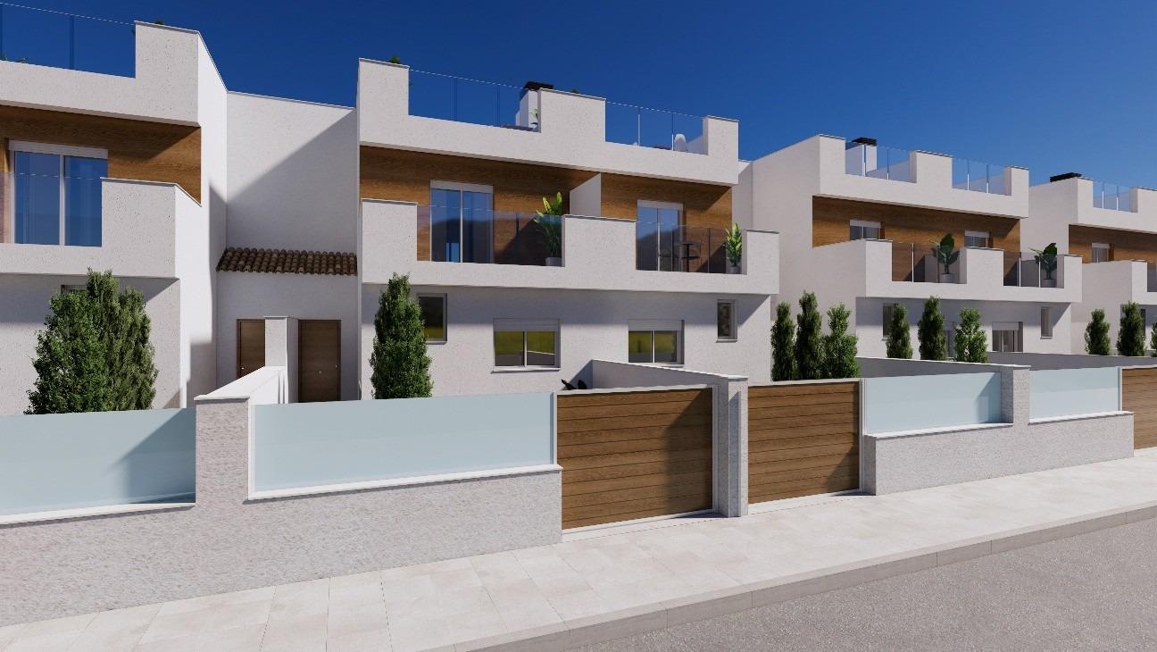 Casas adosadas de nueva construcción en primera línea de La Serena Golf en Los Alcázares