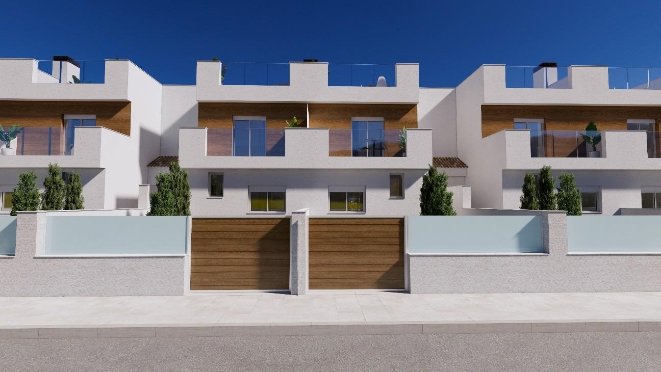 Casas adosadas de nueva construcción en primera línea de La Serena Golf en Los Alcázares