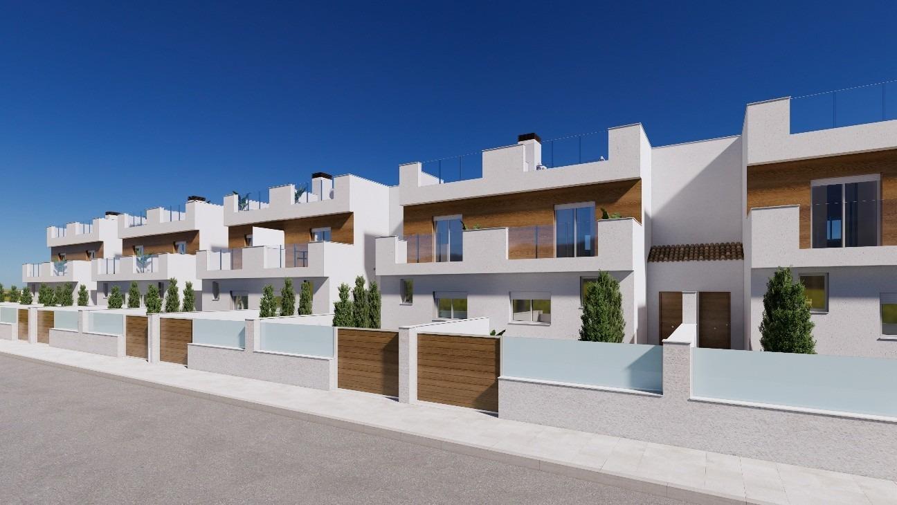 Casas adosadas de nueva construcción en primera línea de La Serena Golf en Los Alcázares