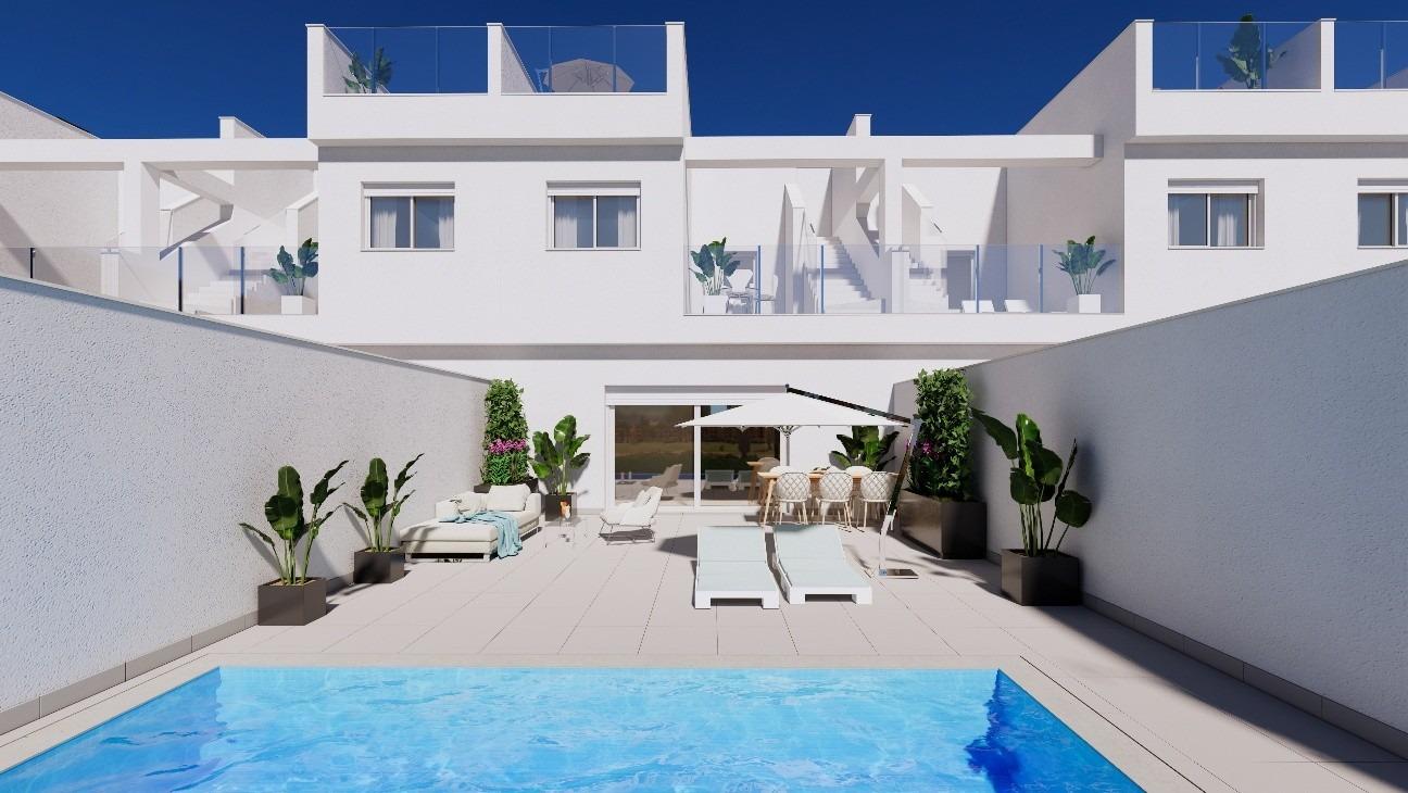 Casas adosadas de nueva construcción en primera línea de La Serena Golf en Los Alcázares