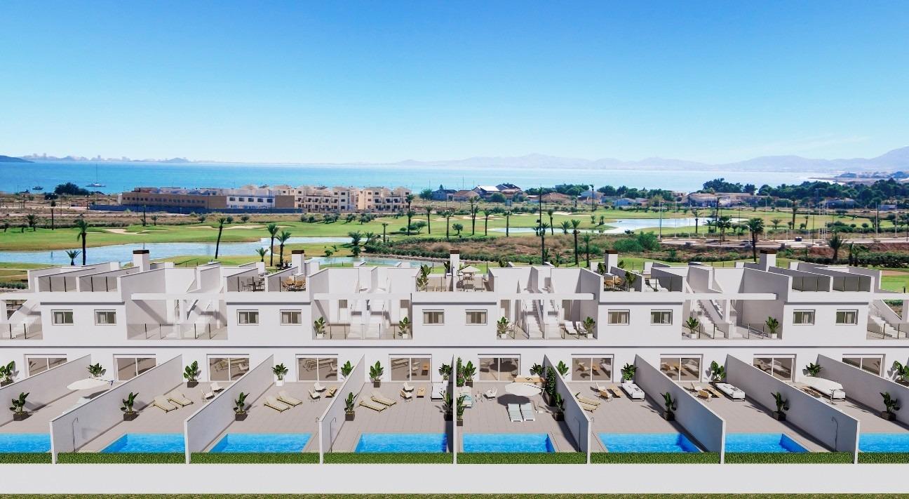 Casas adosadas de nueva construcción en primera línea de La Serena Golf en Los Alcázares