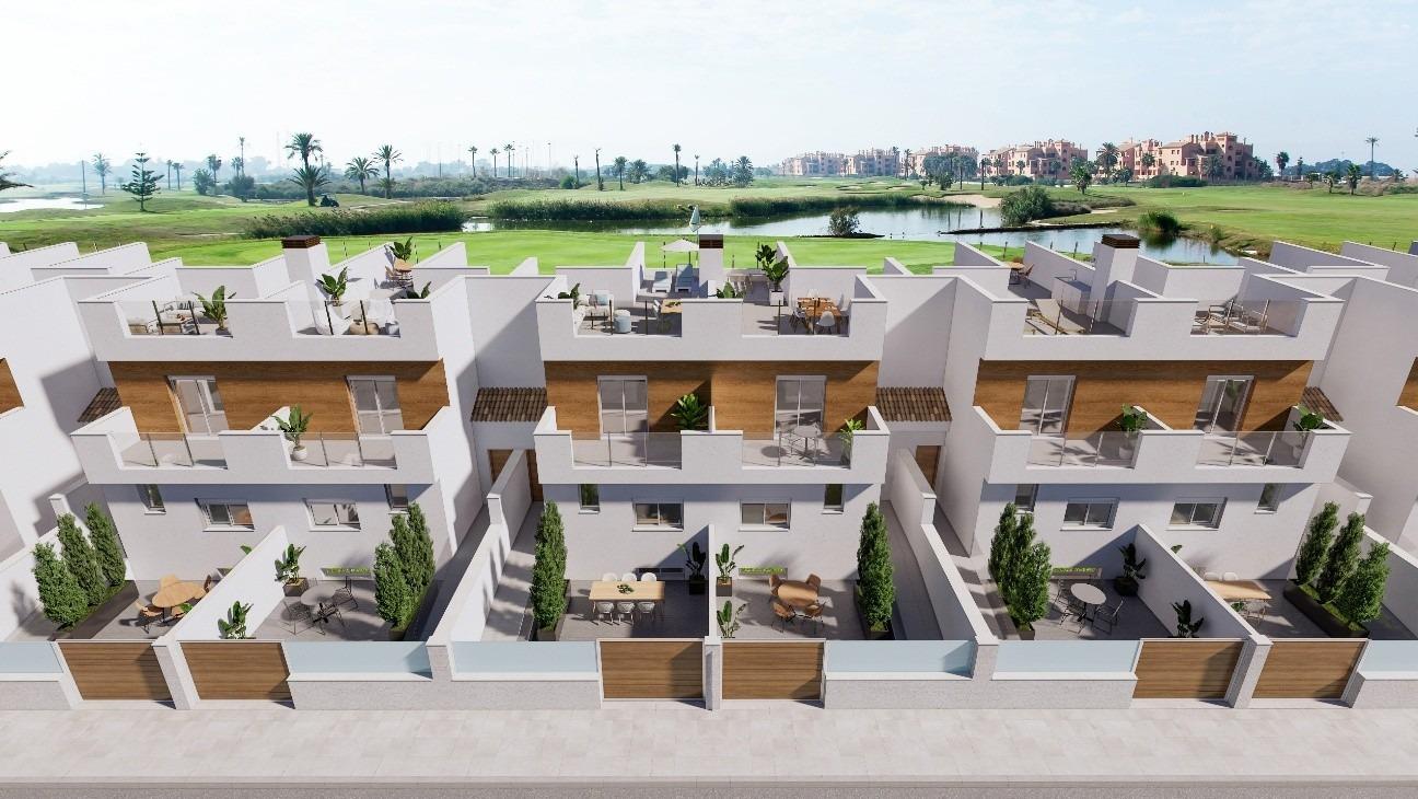 Casas adosadas de nueva construcción en primera línea de La Serena Golf en Los Alcázares