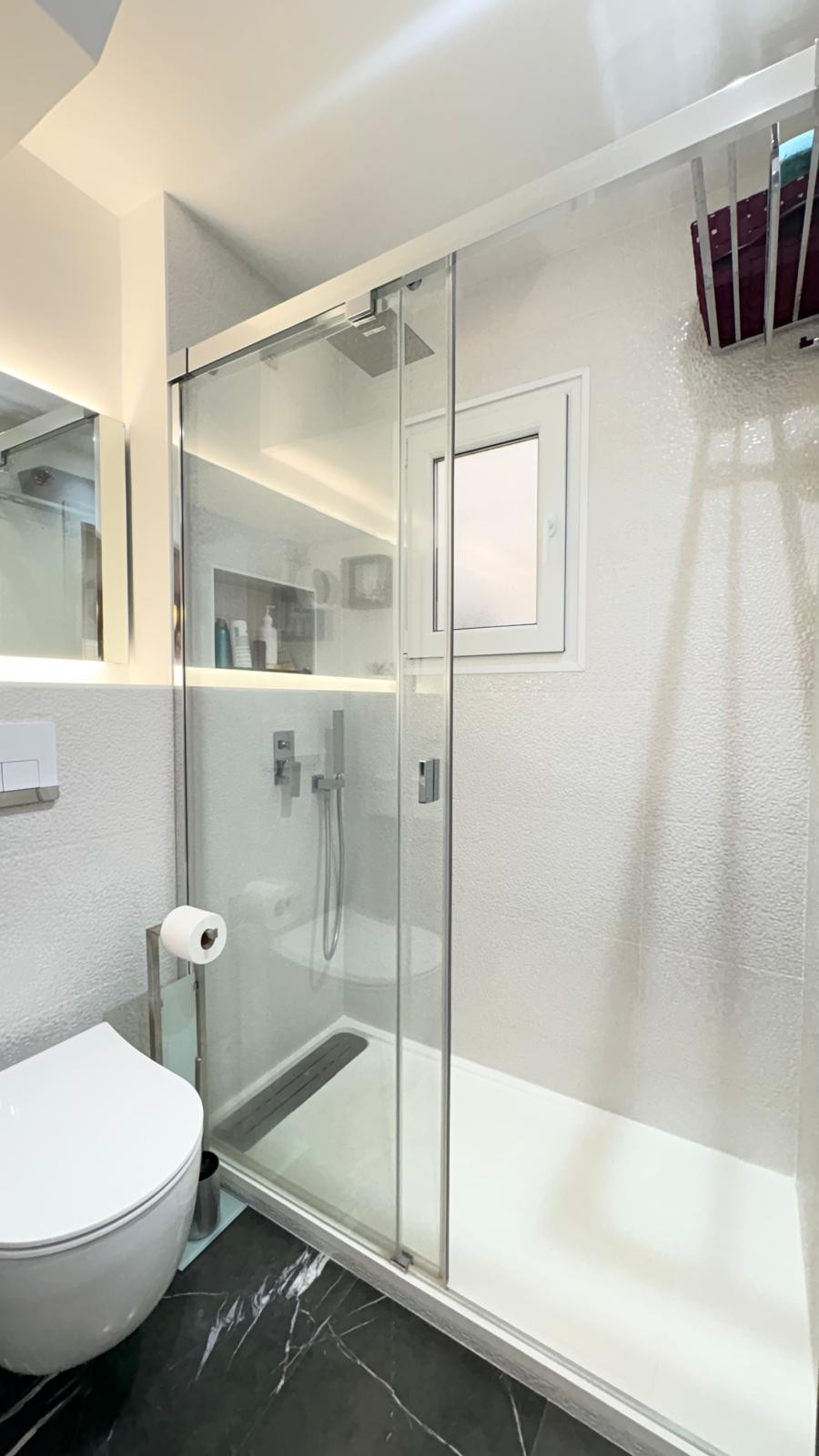 Tu Hogar de Ensueño en Orihuela Costa, Encantadora casa renovada en La Fuente, Orihuela Costa. 3 dorm, salón luminoso, cocina moderna. ¡Tu hogar ideal en Alicante! Inversión inteligente.