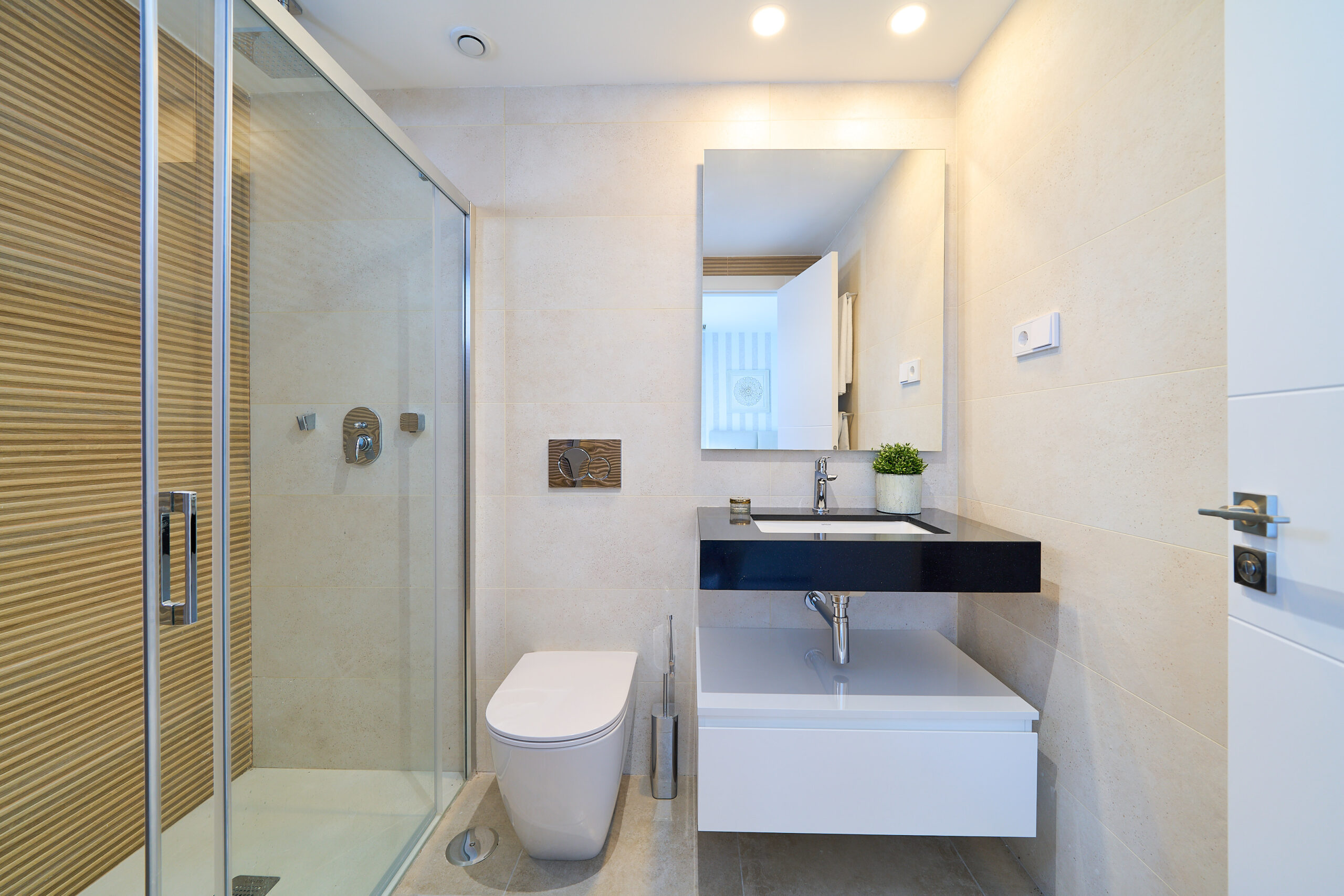 Apartamento Lujo Atalaya: Su Hogar Mediterráneo, Apartamento Key Ready en Atalaya, Estepona. Lujo mediterráneo, diseño moderno, terrazas, piscinas y golf. ¡Su hogar de ensueño en la Costa del Sol!