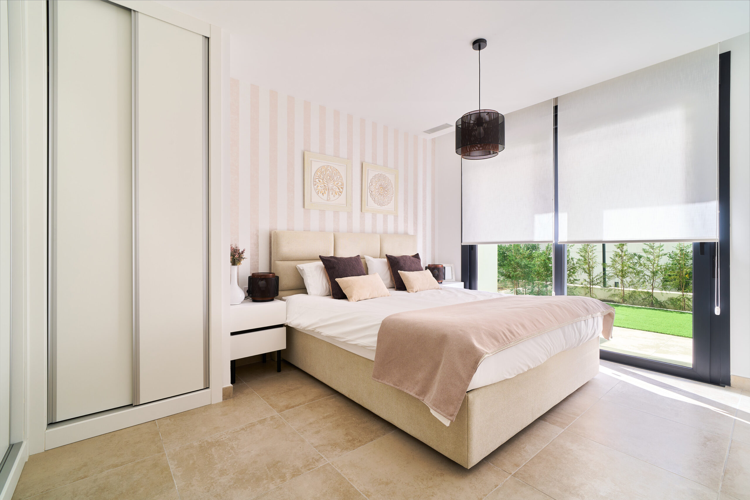 Apartamento Lujo Atalaya: Su Hogar Mediterráneo, Apartamento Key Ready en Atalaya, Estepona. Lujo mediterráneo, diseño moderno, terrazas, piscinas y golf. ¡Su hogar de ensueño en la Costa del Sol!
