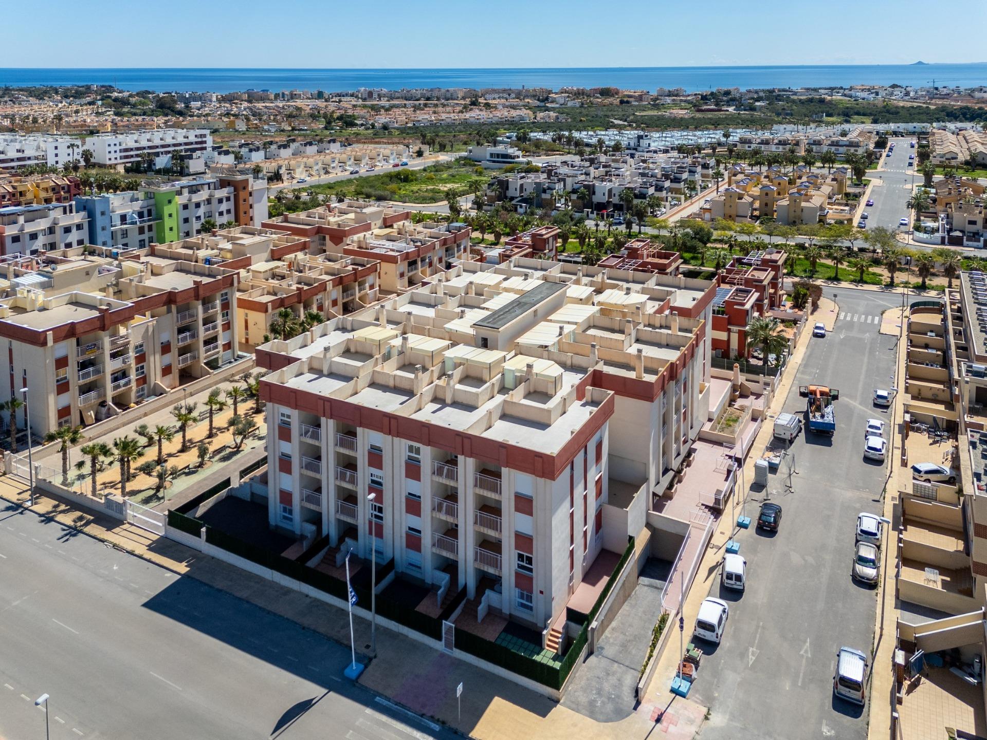 Complejo Residencial Regenerado en Lomas de Cabo Roig - Apartamentos Reformados