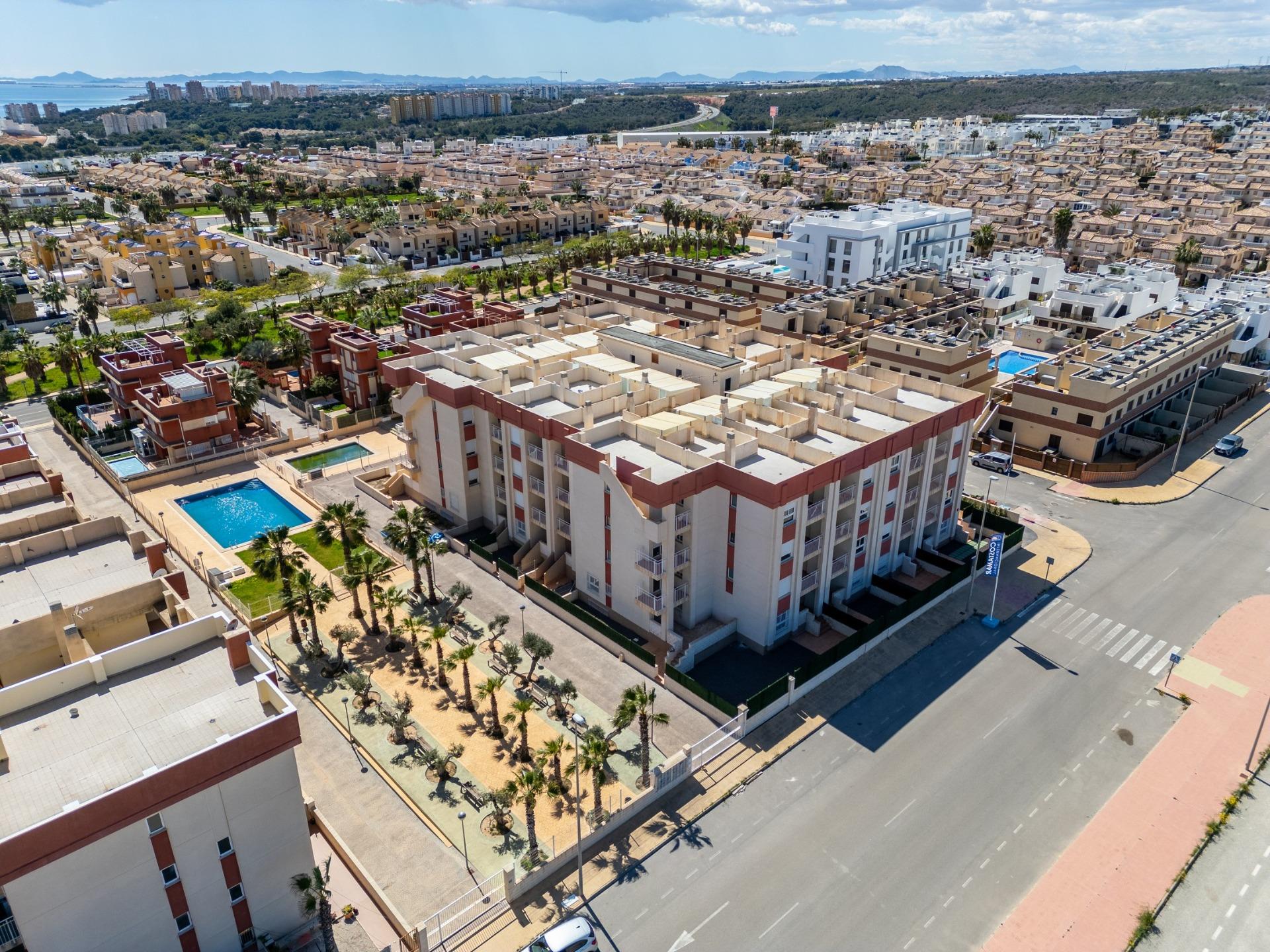 Complejo Residencial Regenerado en Lomas de Cabo Roig - Apartamentos Reformados