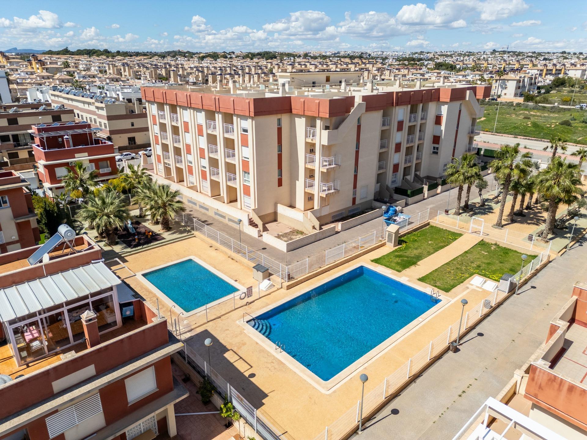 Complejo Residencial Regenerado en Lomas de Cabo Roig - Apartamentos Reformados