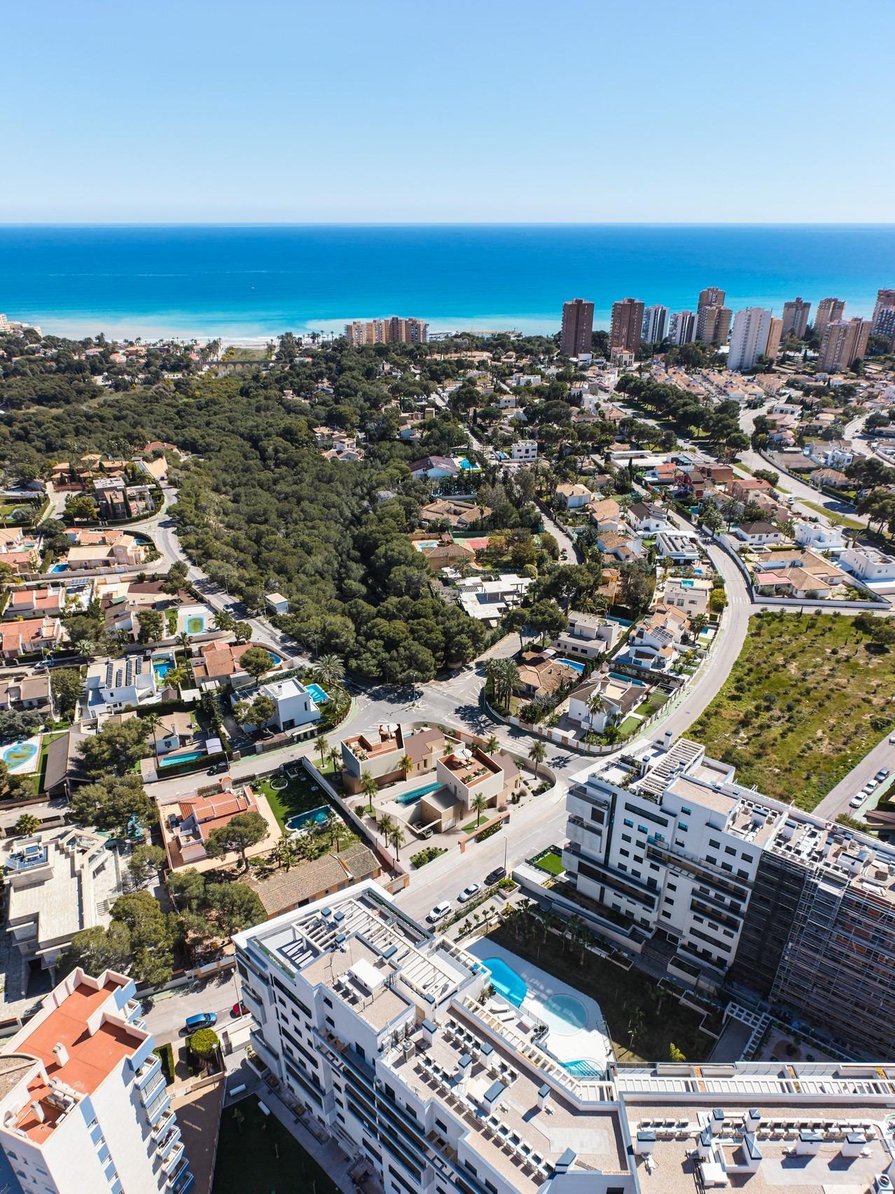 Villa en Venta en Orihuela Costa, Villas de lujo en Orihuela Costa, Alicante. Obra nueva con vistas al mar, 4 hab/4 baños. Cerca de playas y golf. ¡Invierte en tu paraíso!