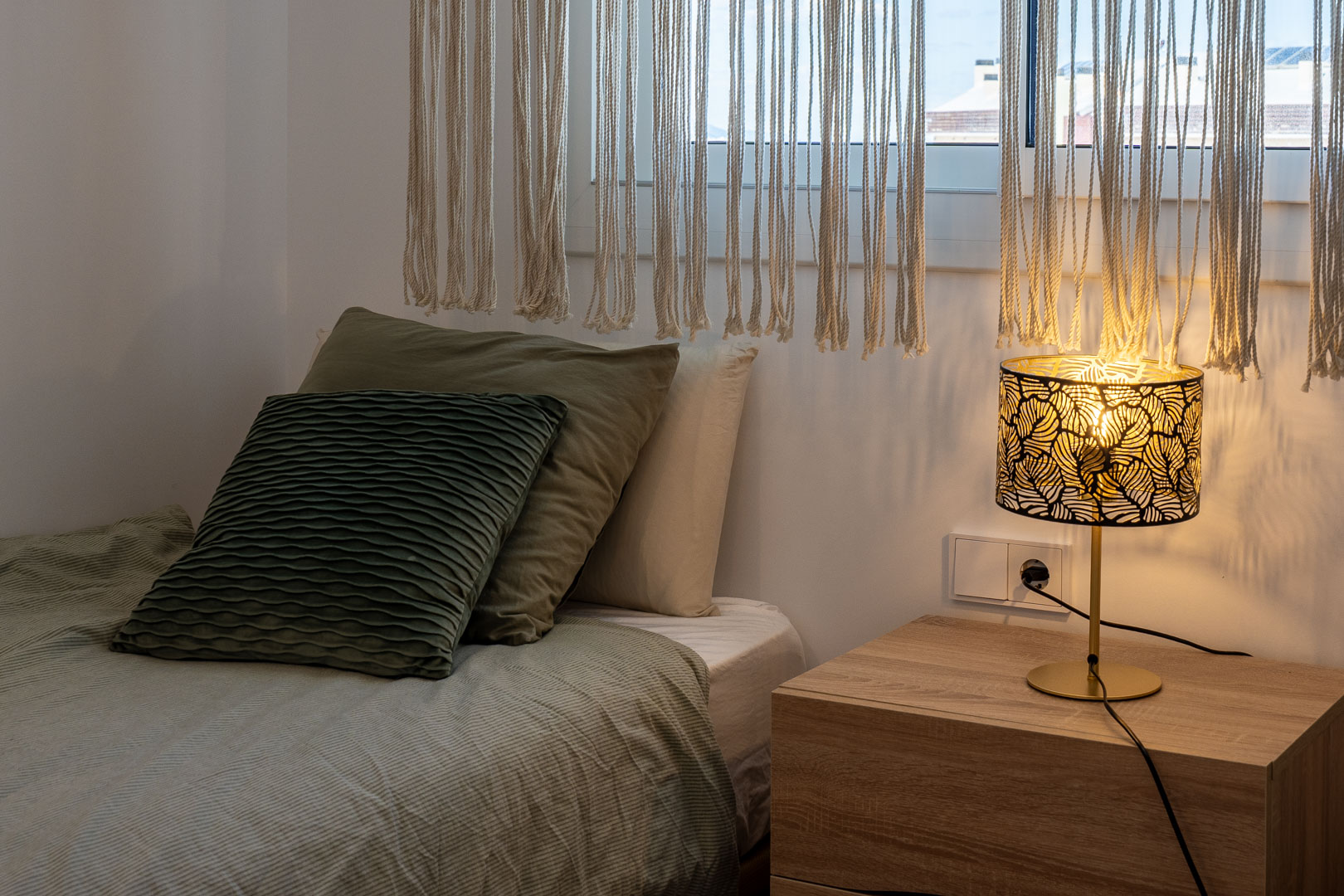 Ático de Lujo Frente al Mar con Vistas 360° en Denia, Ático de lujo en Denia, primera línea de playa. Disfruta de vistas panorámicas al mar y 360° desde su espectacular terraza en la azotea. 3 dorm, amueblado. ¡Tu
