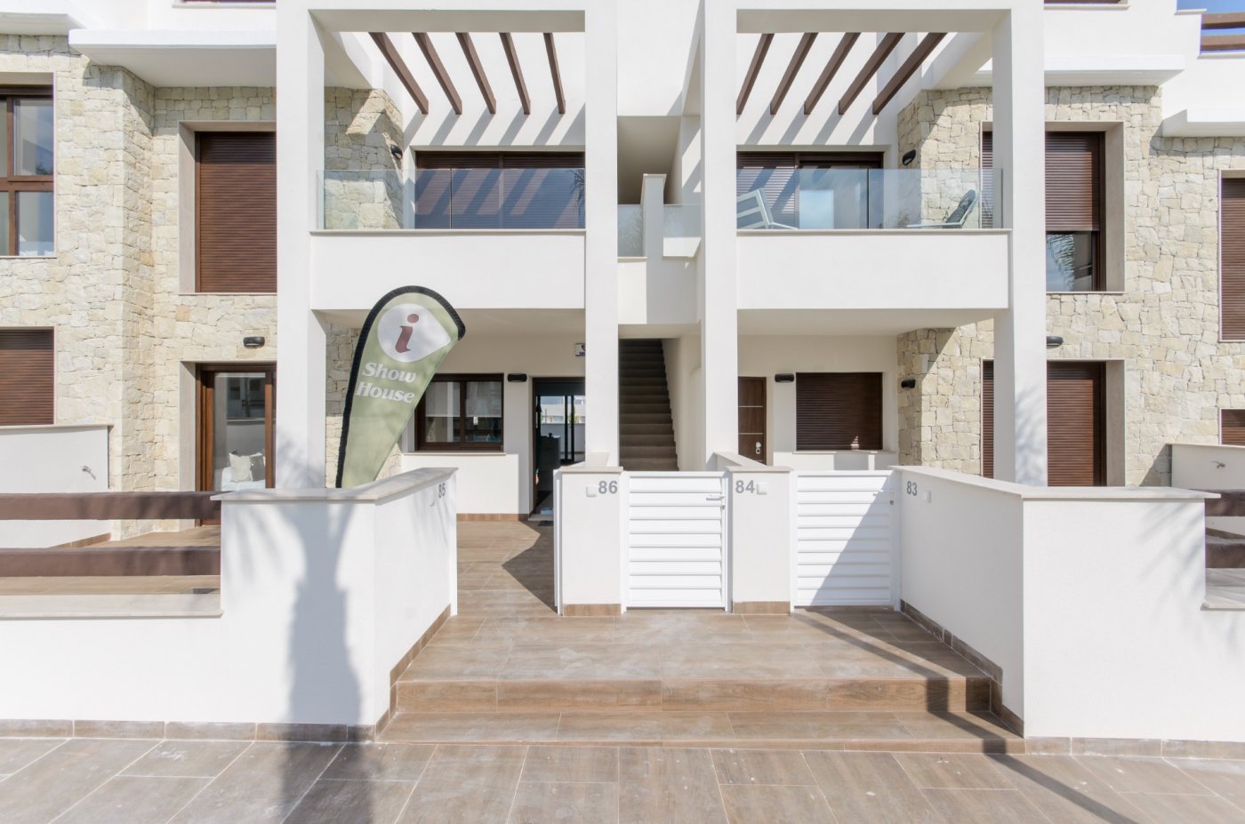 RESIDENCIAL DE OBRA NUEVA DE BUNGALOWS EN LOS BALCONES, TORREVIEJA, Obra nueva en Los Balcones, Torrevieja. Bungalows de 3 hab. en Costa Blanca Sur. Vive el Mediterráneo cerca de playas y servicios. ¡Tu nuevo hogar!
