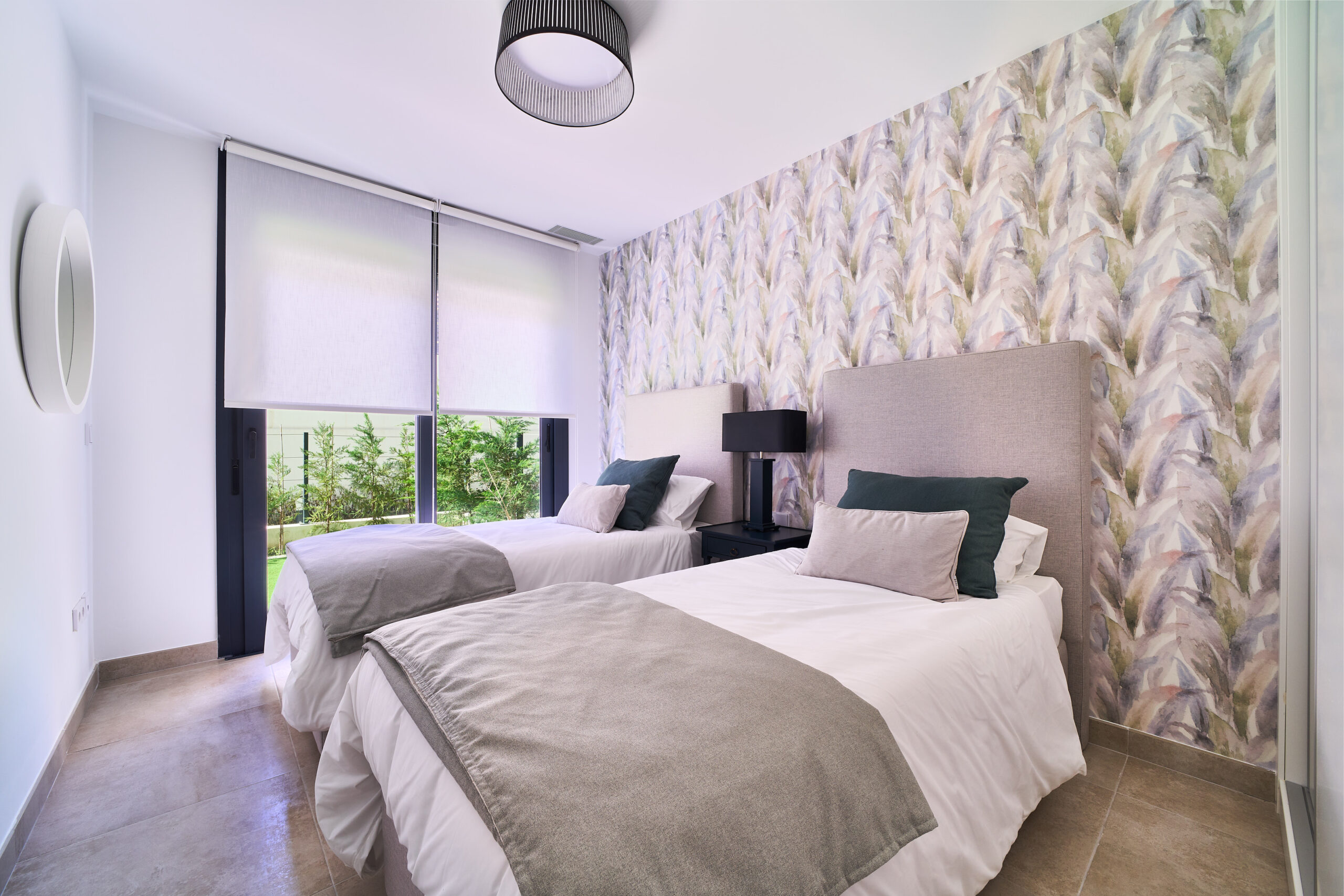 Lujo Obra Nueva en Atalaya, Estepona, Apartamento obra nueva en Atalaya, Estepona. 2 hab, terraza con vistas Costa del Sol. Zonas comunes: piscinas, gym. ¡Invierte en tu vida de ensueño!