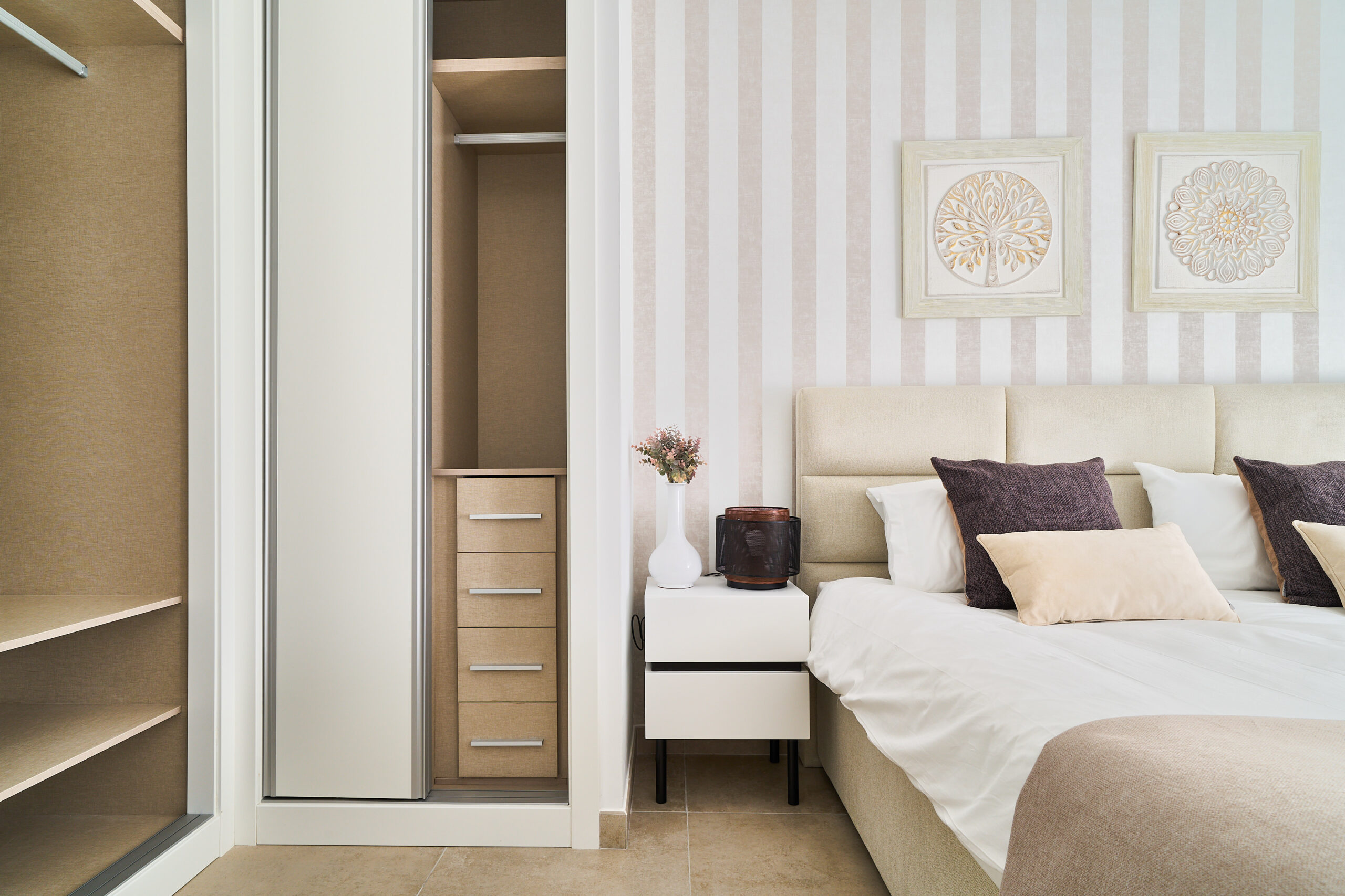 Lujo Obra Nueva en Atalaya, Estepona, Apartamento obra nueva en Atalaya, Estepona. 2 hab, terraza con vistas Costa del Sol. Zonas comunes: piscinas, gym. ¡Invierte en tu vida de ensueño!