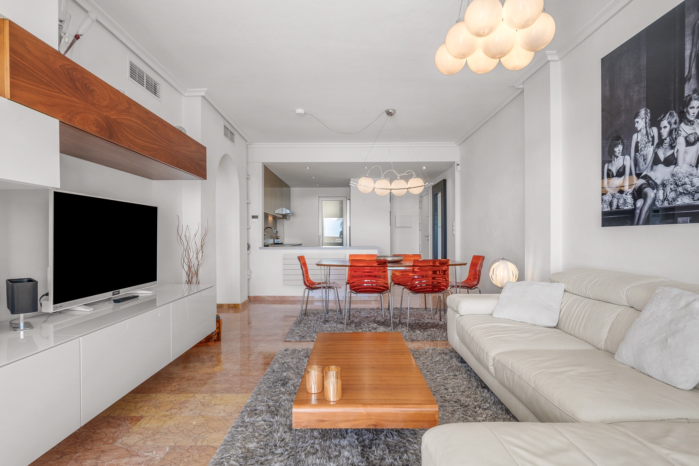Ático de Lujo en Altea: Vistas Mar y Jacuzzi Privado, Ático de lujo reformado en Altea, Costa Blanca. Disfrute de su terraza sur con jacuzzi y vistas al mar. A un paso de la playa y puerto. 3 dorm, parking. ¡Su oas