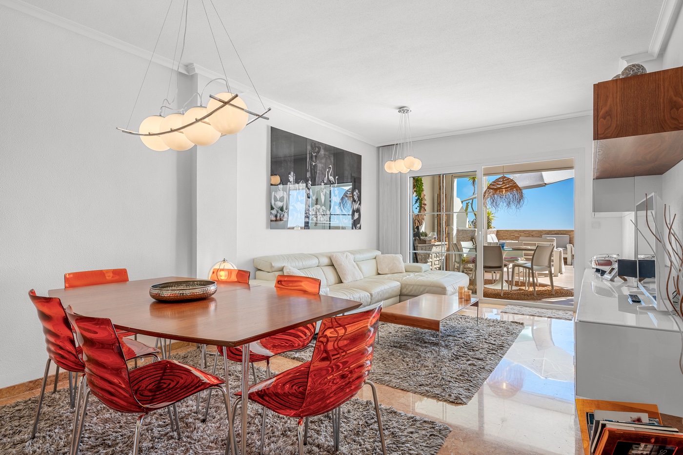 Ático de Lujo en Altea: Vistas Mar y Jacuzzi Privado, Ático de lujo reformado en Altea, Costa Blanca. Disfrute de su terraza sur con jacuzzi y vistas al mar. A un paso de la playa y puerto. 3 dorm, parking. ¡Su oas