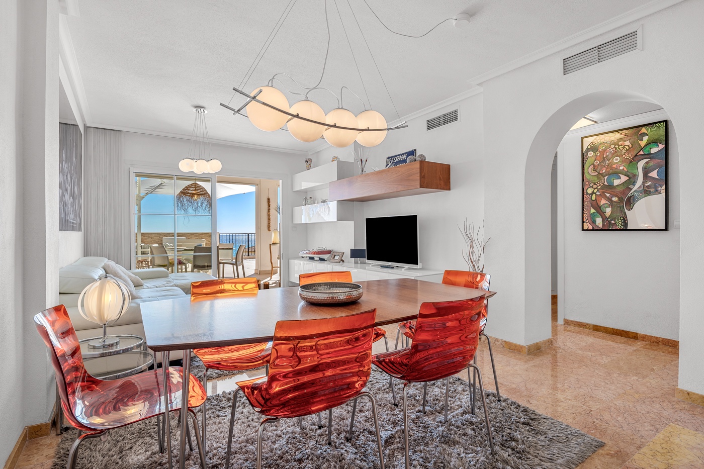 Ático de Lujo en Altea: Vistas Mar y Jacuzzi Privado, Ático de lujo reformado en Altea, Costa Blanca. Disfrute de su terraza sur con jacuzzi y vistas al mar. A un paso de la playa y puerto. 3 dorm, parking. ¡Su oas