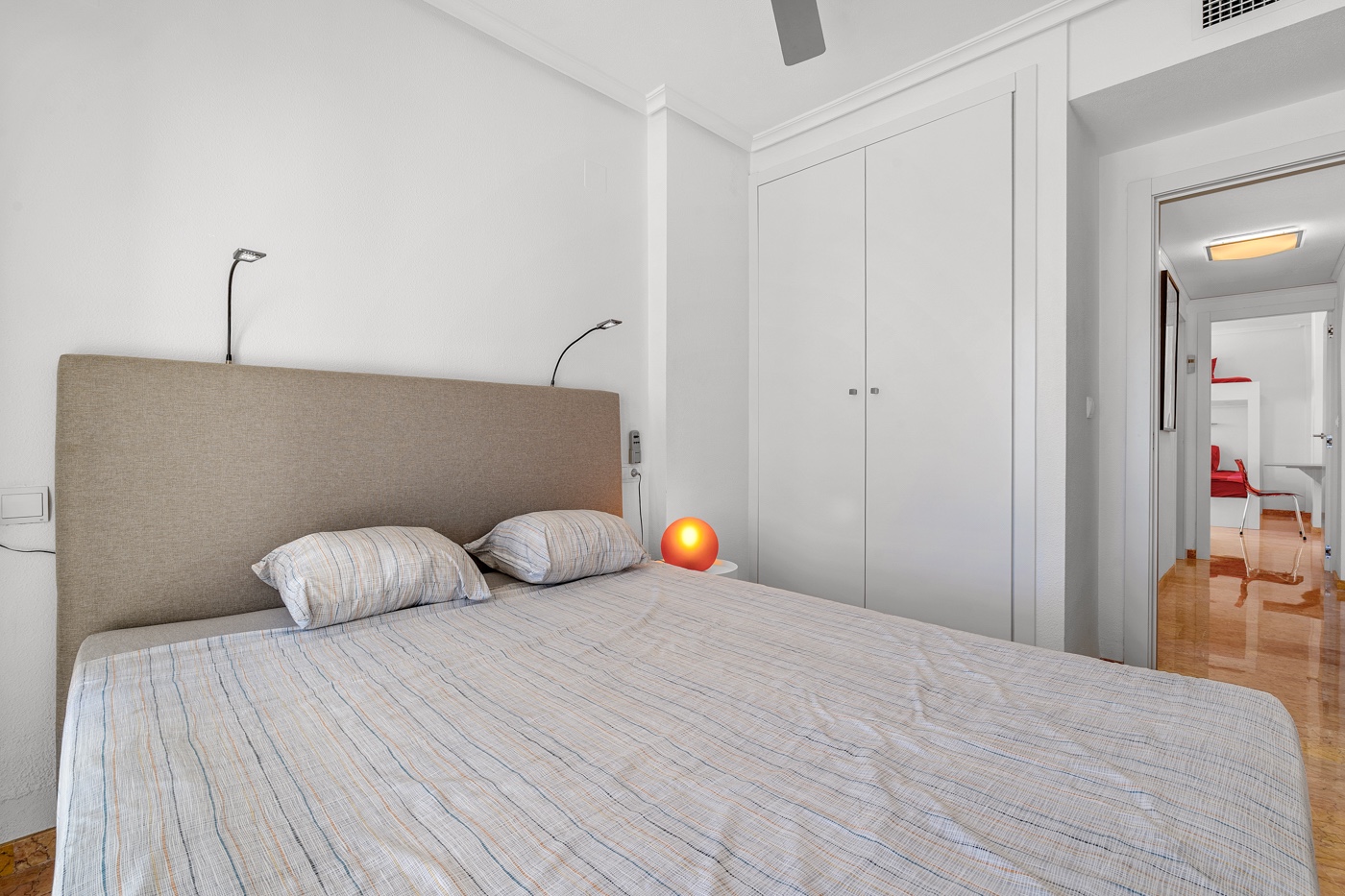 Ático de Lujo en Altea: Vistas Mar y Jacuzzi Privado, Ático de lujo reformado en Altea, Costa Blanca. Disfrute de su terraza sur con jacuzzi y vistas al mar. A un paso de la playa y puerto. 3 dorm, parking. ¡Su oas