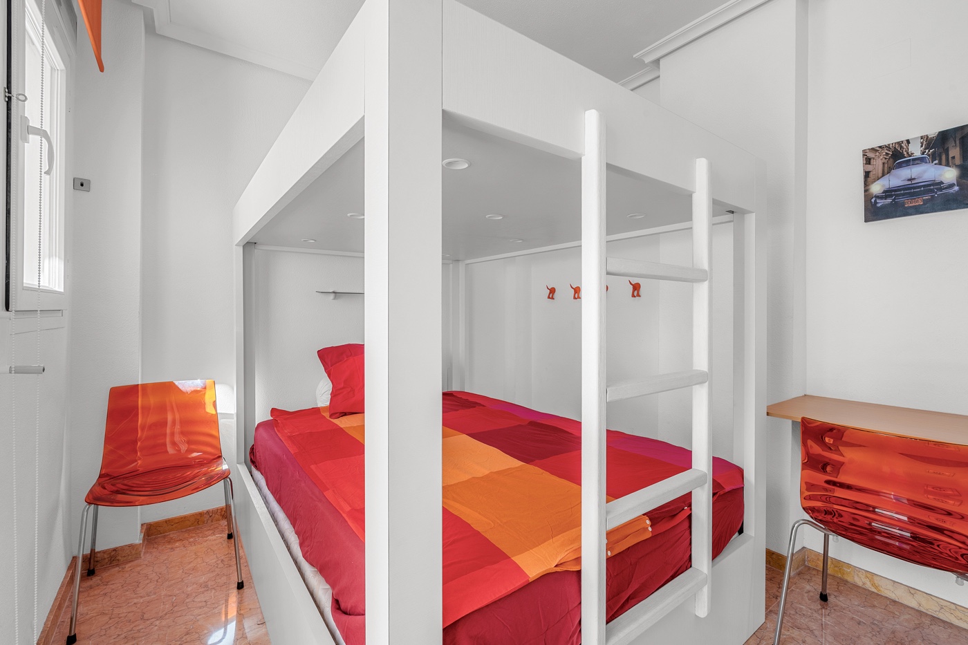 Ático de Lujo en Altea: Vistas Mar y Jacuzzi Privado, Ático de lujo reformado en Altea, Costa Blanca. Disfrute de su terraza sur con jacuzzi y vistas al mar. A un paso de la playa y puerto. 3 dorm, parking. ¡Su oas