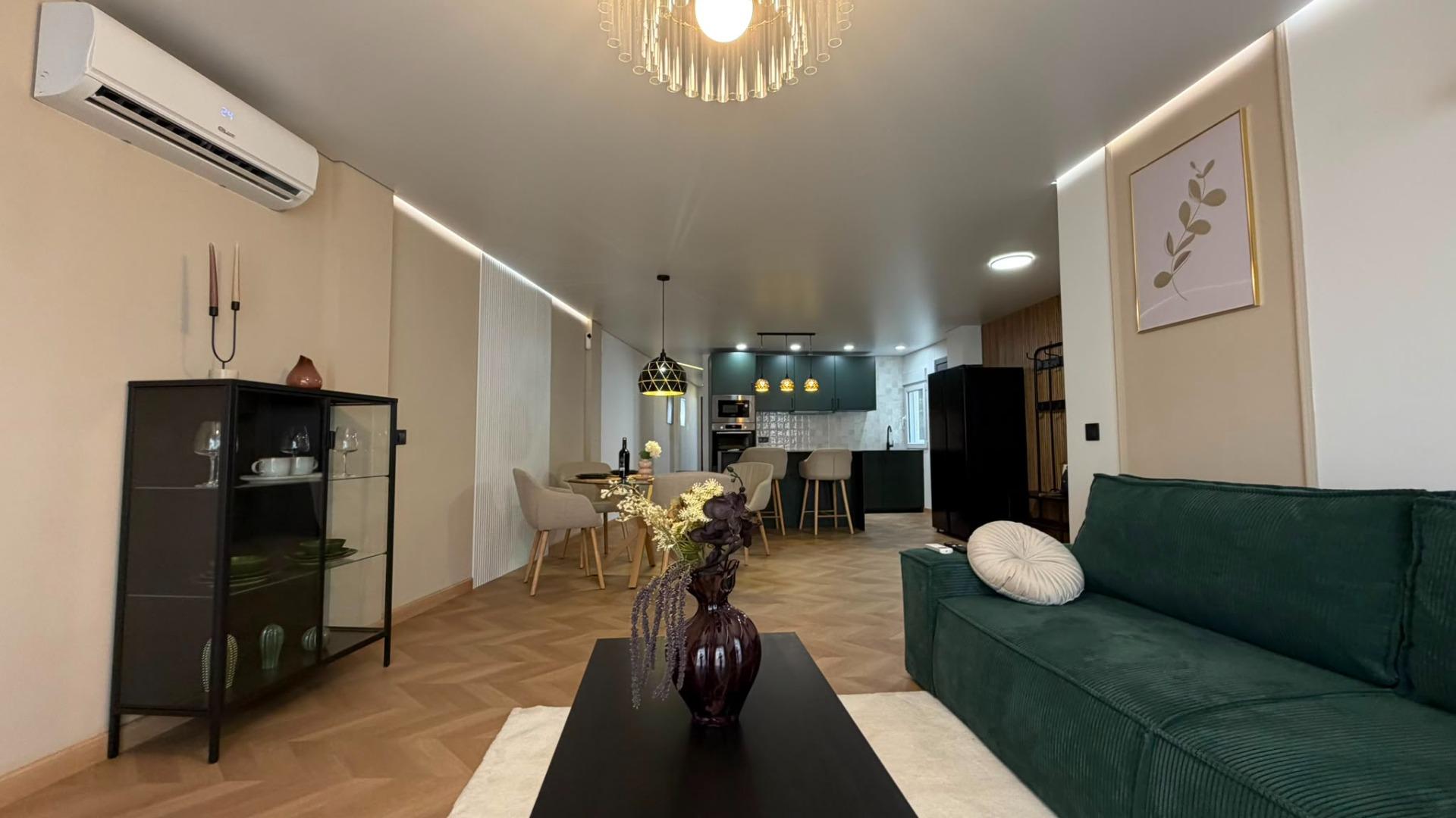 Apartamento Reformado con Vistas al Mar, 150m Playa Cura, Apartamento reformado en Torrevieja, a 150m de Playa del Cura. 3 hab, terraza con vistas al mar. Ideal inversión o vivir. ¡Desde 259.900€!
