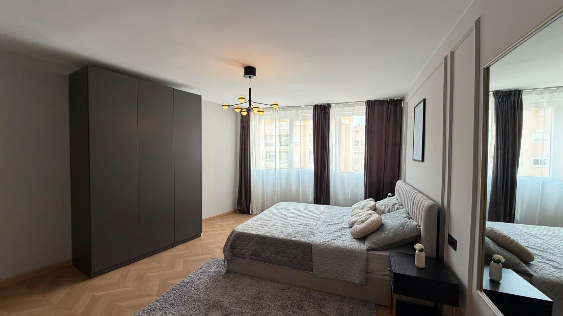 Apartamento Reformado con Vistas al Mar, 150m Playa Cura, Apartamento reformado en Torrevieja, a 150m de Playa del Cura. 3 hab, terraza con vistas al mar. Ideal inversión o vivir. ¡Desde 259.900€!
