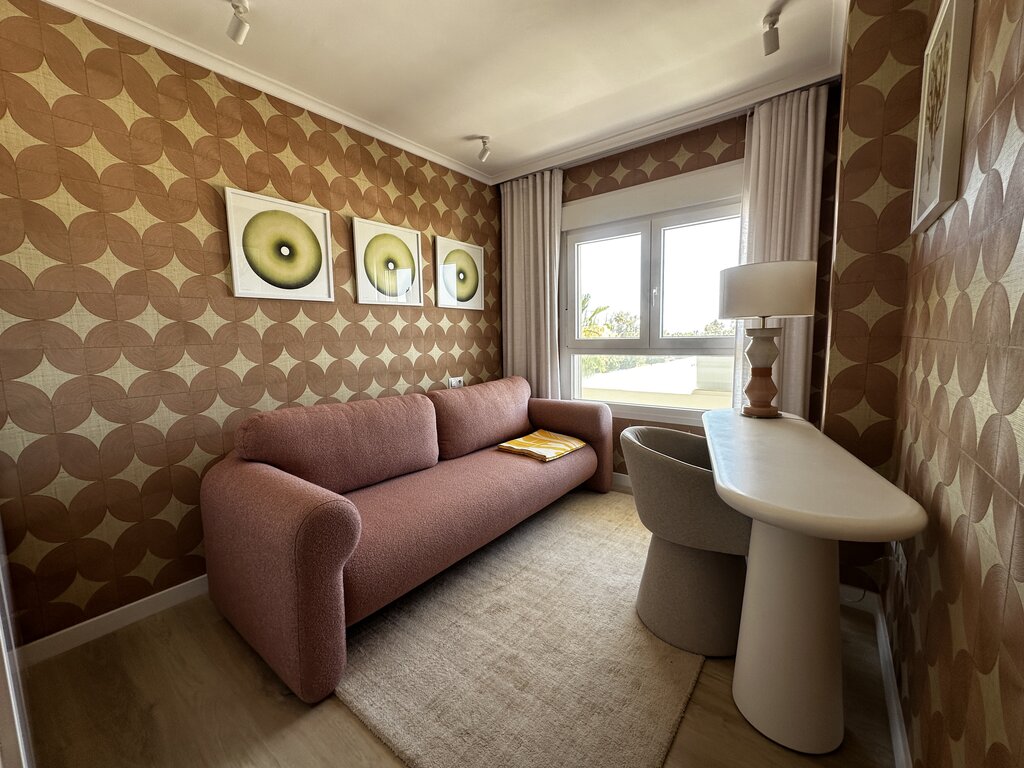 Estrena Lujo: Apartamento Vanguardista con Terraza en Nueva Andalucía, Lujo a estrenar en Nueva Andalucía, Marbella. Apartamento de 3 hab, 2 baños en exclusivo complejo. Diseño vanguardista, terraza soleada, piscina y garaje. ¡Inve