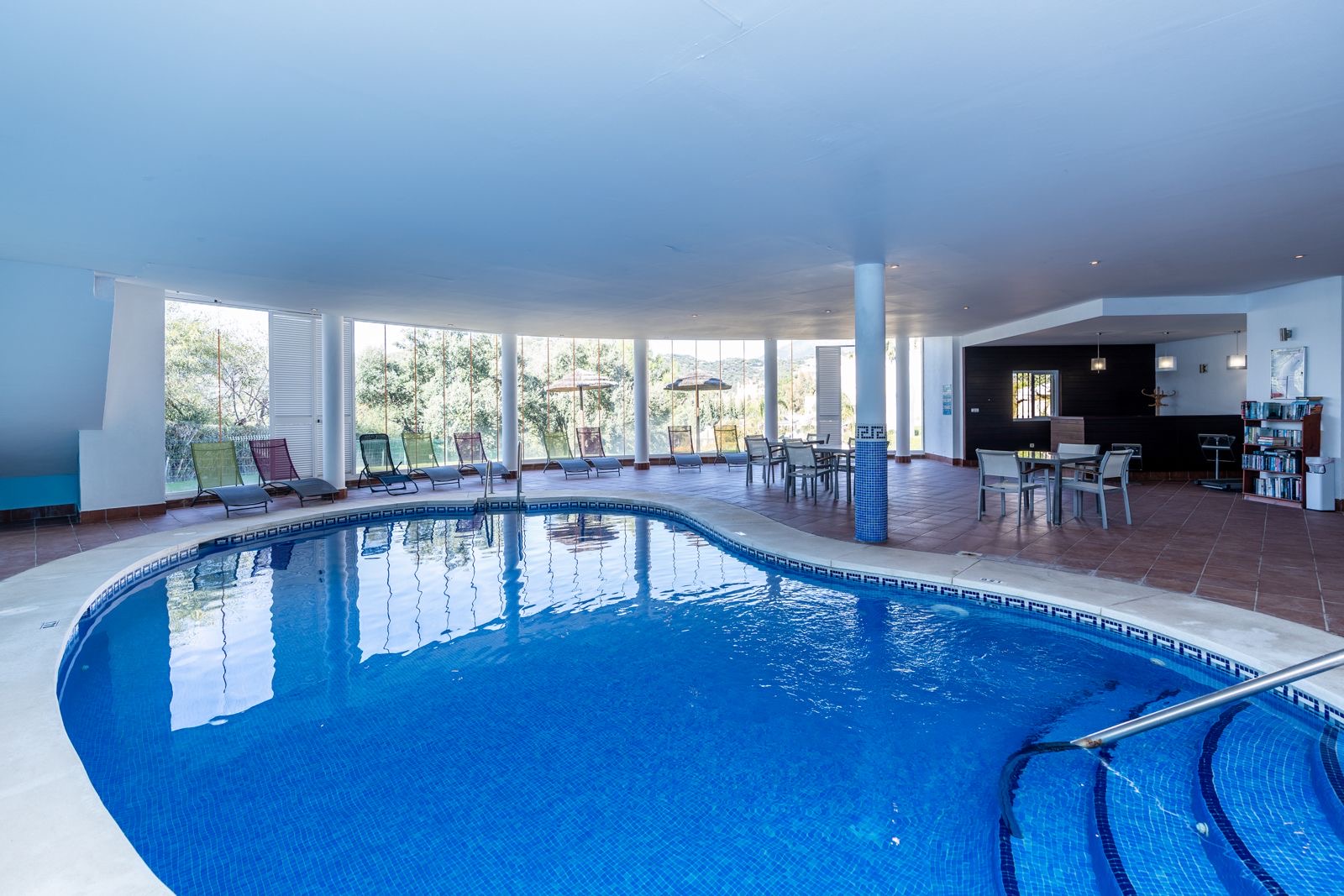 Magnífico piso de 3 dormitorios con piscina climatizada en Benahavís