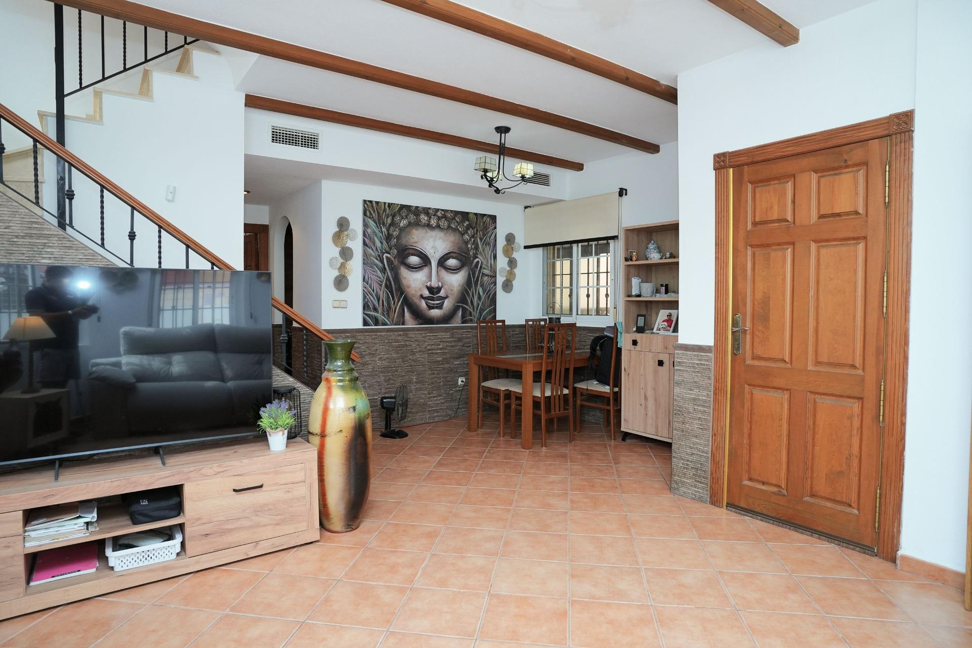 Chalet de Ensueño en La Herrada: Vistas, Jardín y Piscina., Chalet independiente en La Herrada, Los Montesinos. Vistas a Laguna La Mata, 3 hab, 2 baños, jardín y piscina. Vive la Costa Blanca por 239.990€.