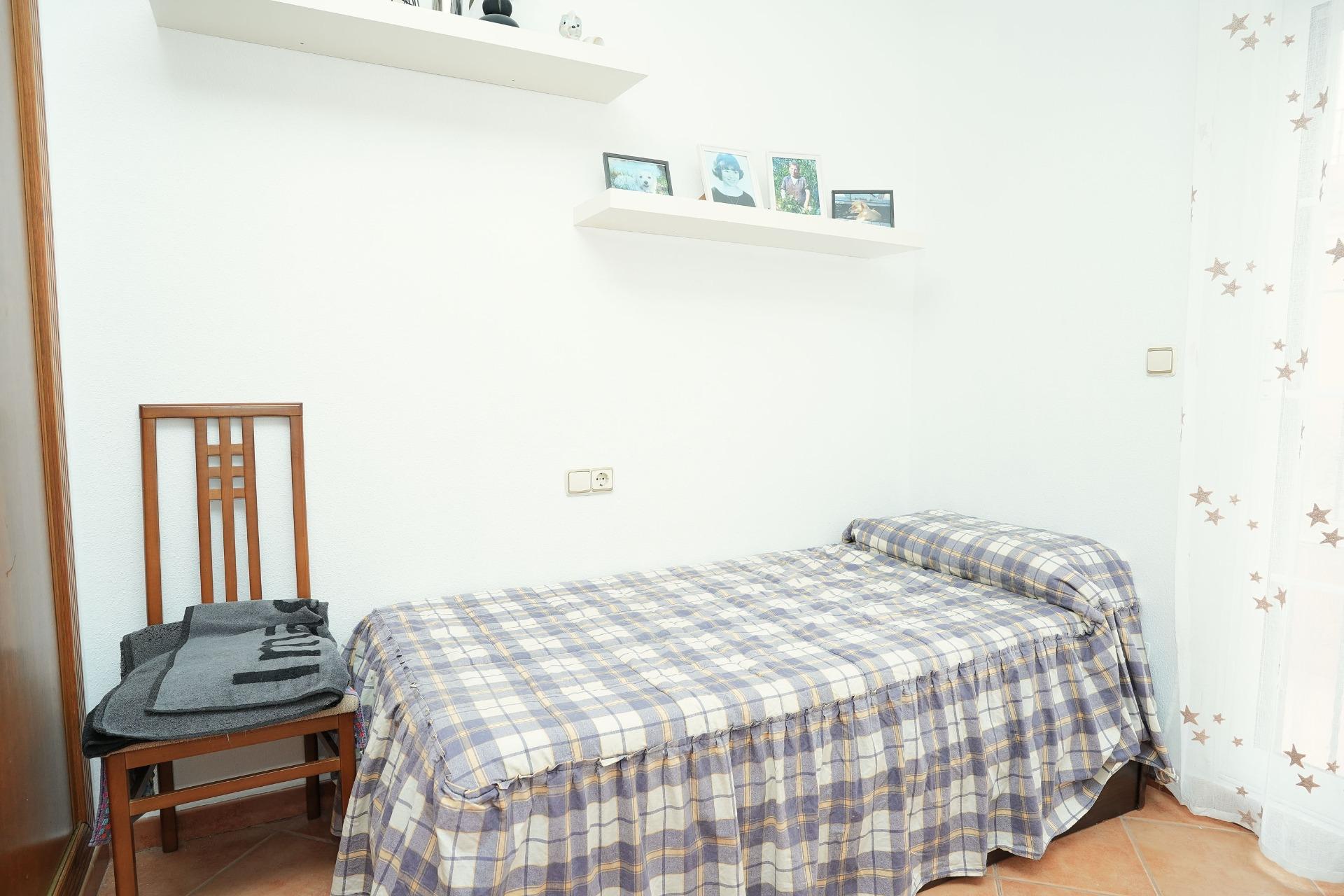 Chalet de Ensueño en La Herrada: Vistas, Jardín y Piscina., Chalet independiente en La Herrada, Los Montesinos. Vistas a Laguna La Mata, 3 hab, 2 baños, jardín y piscina. Vive la Costa Blanca por 239.990€.